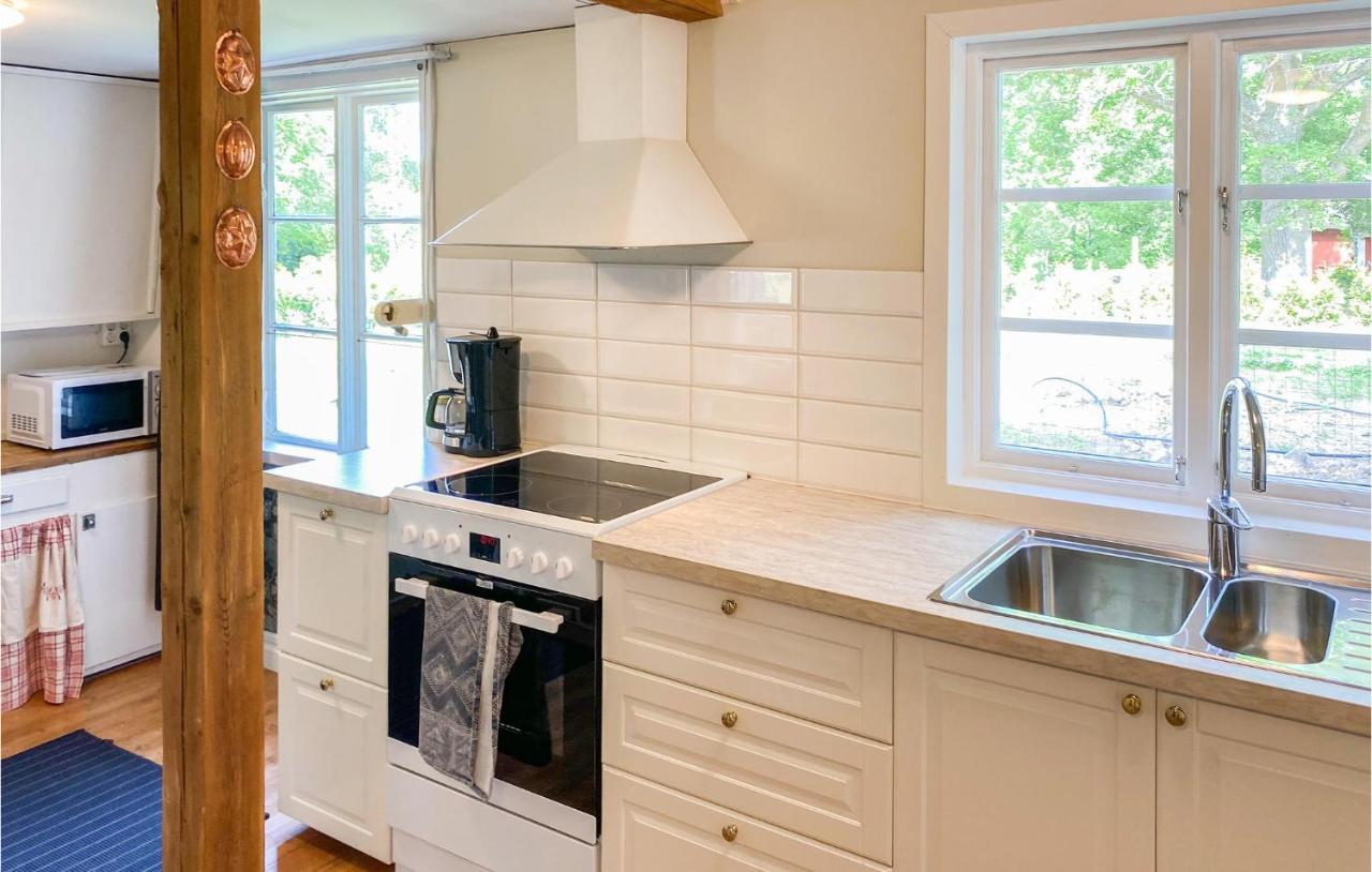 Amazing Home In Faerjestaden With Kitchen 外观 照片